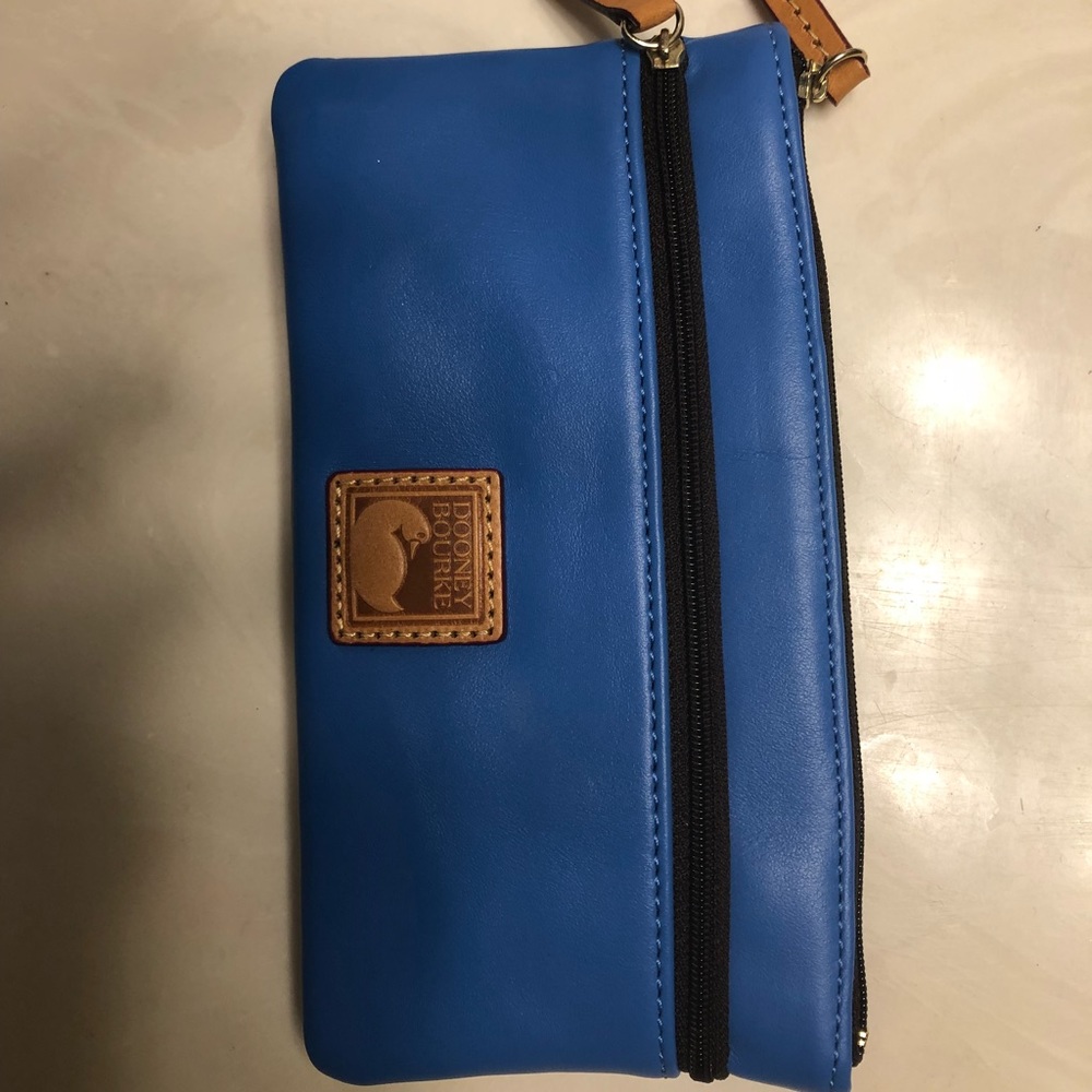 Dooney & Bourke wallet